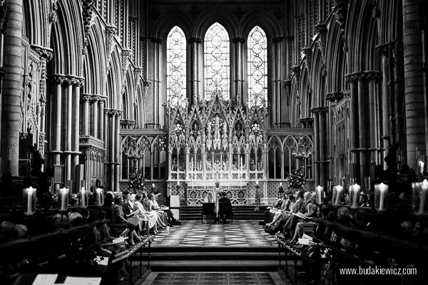 zdjęcie ze ślubu w katedrze zrobione przez polskiego fotografa w Wielkiej Brytanii